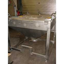 3869 - 300L stainless steel tank for storage